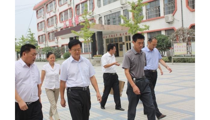 汶上縣政協(xié)主席王金生走訪慰問(wèn)一線教師和教育工作者