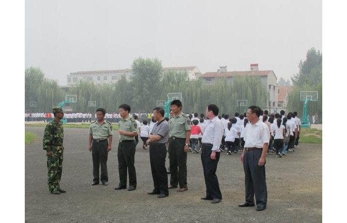 汶上縣武裝部政委李際偉到圣澤中學開展國防教育工作