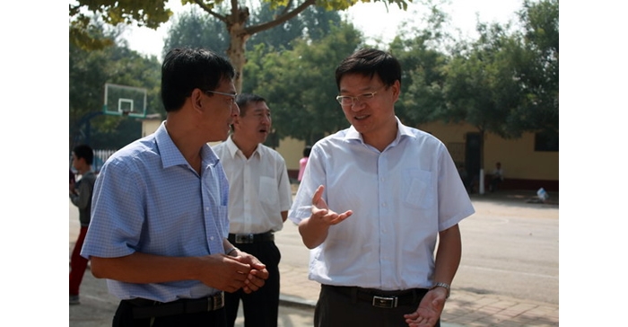 汶上縣委副書記、縣長孫琪到縣第一實驗中學(xué)、康驛鎮(zhèn)二中走訪慰問