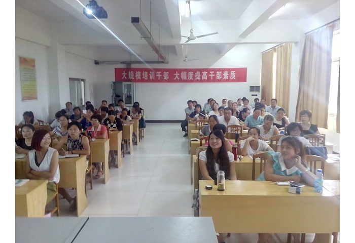 縣教體局組織參加清華大學(xué)扶貧幼兒園園長(zhǎng)管理能力提升專(zhuān)題培訓(xùn)