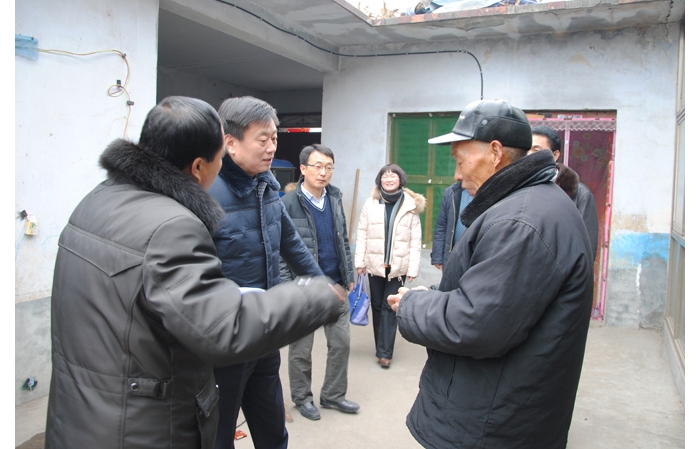 縣總工會(huì)到包駐聯(lián)建村開展送溫暖活動(dòng)