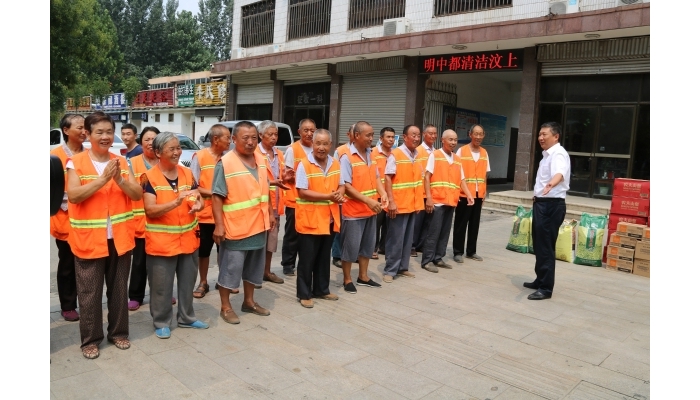 李洪文慰問(wèn)一線職工