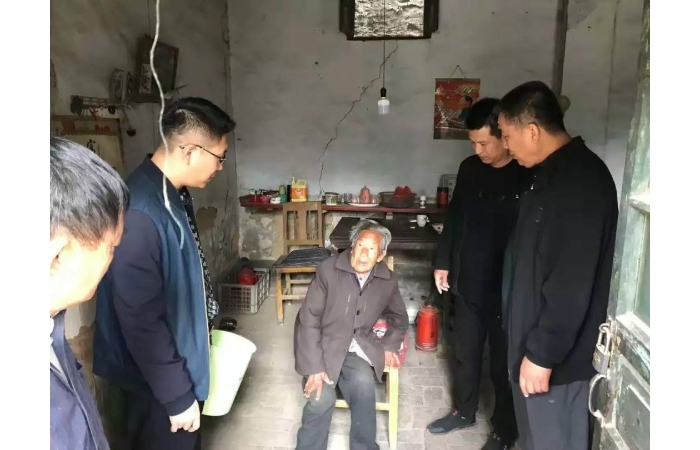 汶上縣人民政府 工作動態(tài) 【汶上駐村幫扶】縣房管局開展扶貧慰問調(diào)研活動