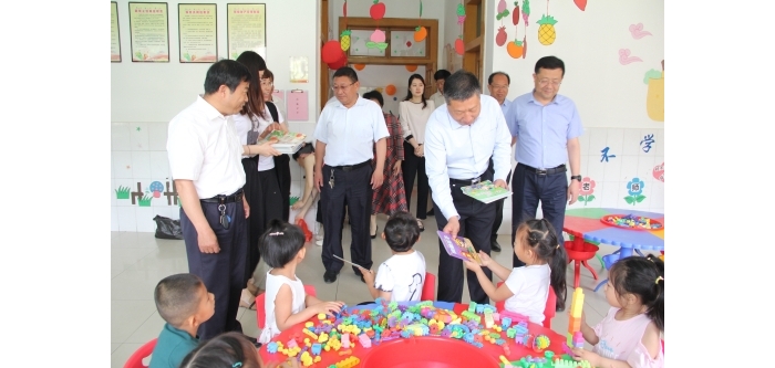汶上縣人民政府 政務要聞 縣領導六一國際兒童節(jié)慰問幼兒園
